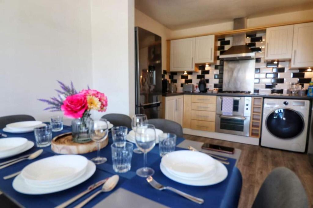 Blue Apartment in Peterborough, Peterborough Updated 2024 Prices