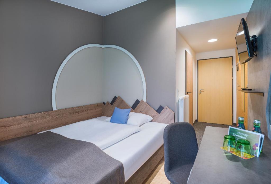Posteľ alebo postele v izbe v ubytovaní JUFA Hotel Wipptal