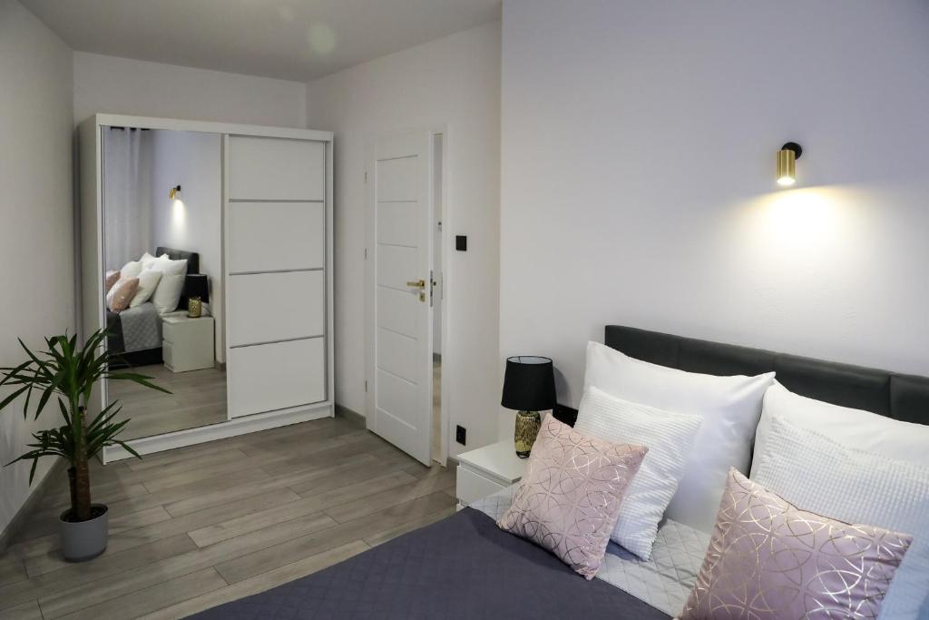 Cracow by Night Apartments - 14