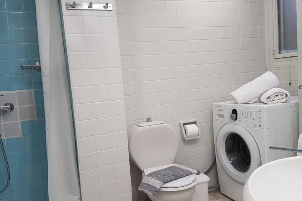 Łazienka w obiekcie Double Apartment - Athens Center, 7 BD, 3 BATH