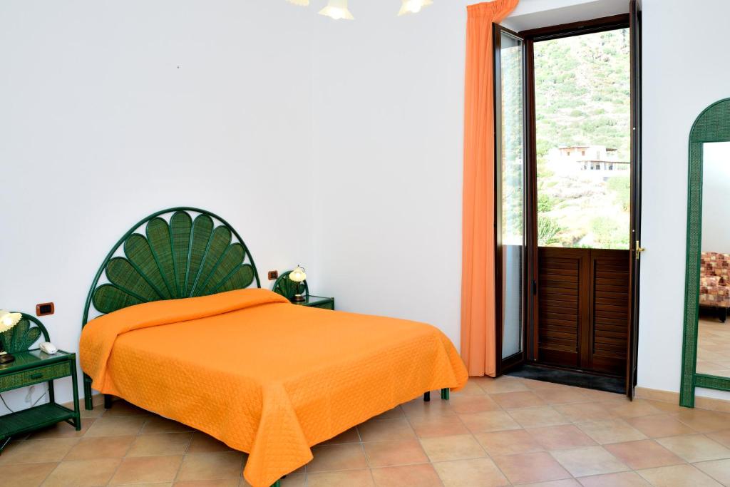 Postel nebo postele na pokoji v ubytování Hotel Principe di Rinella