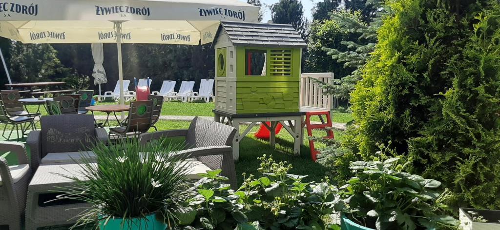 Vonkajšia záhrada v ubytovaní Tasarz Spa Ośrodek Wczasowy