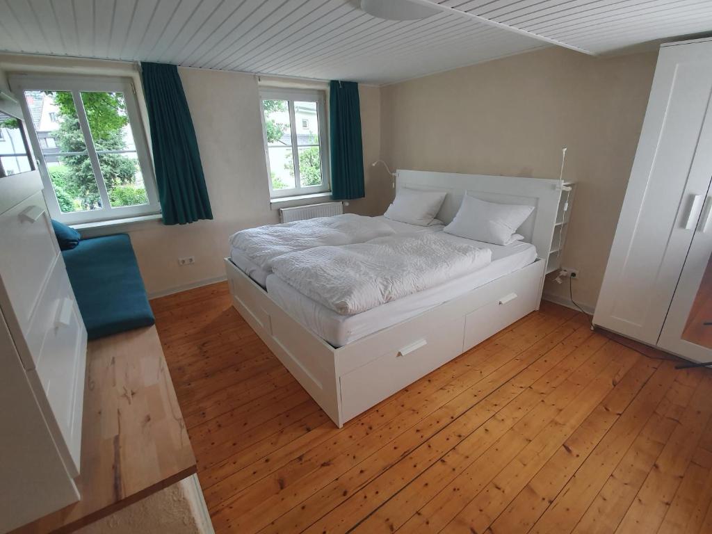 Postel nebo postele na pokoji v ubytování Hotel Garni Lindenmühle