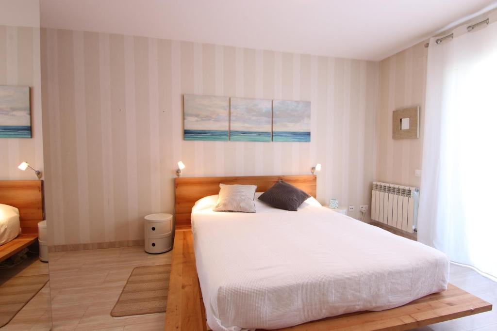 A bed or beds in a room at Stay U-nique Villa Portimar