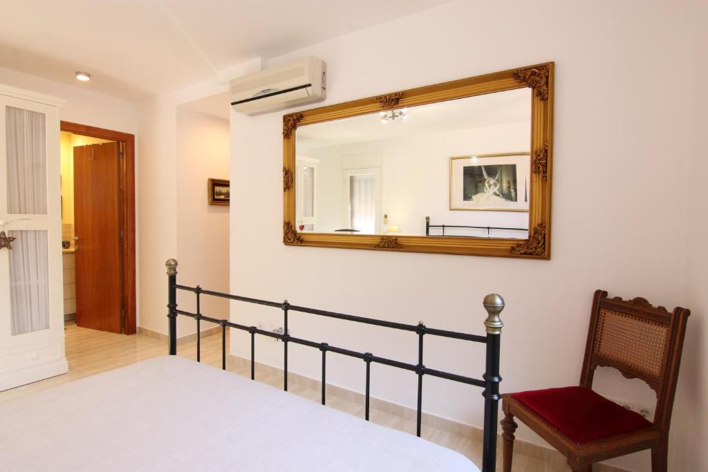 A bed or beds in a room at Stay U-nique Villa Portimar