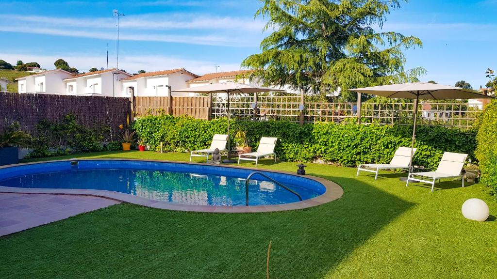 The swimming pool at or close to Stay U-nique Villa Portimar