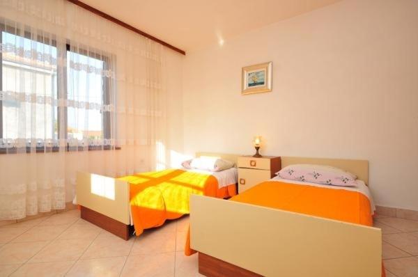 Fotografia z galérie ubytovania Apartment in Nin with loggia, air conditioning, Wi-Fi (4869-5) v Nin
