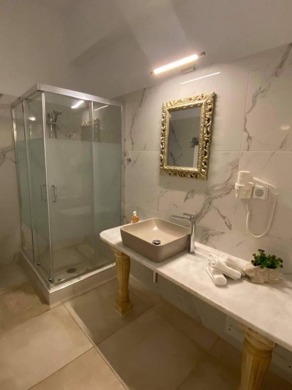 Kúpeľňa v ubytovaní HELIADES SUITES