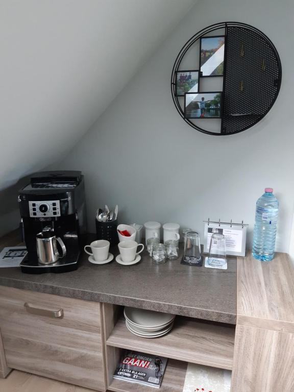 Příslušenství pro přípravu čaje a kávy v ubytování B&B Lora