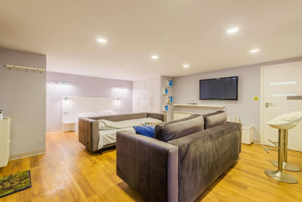 Accent - Housity