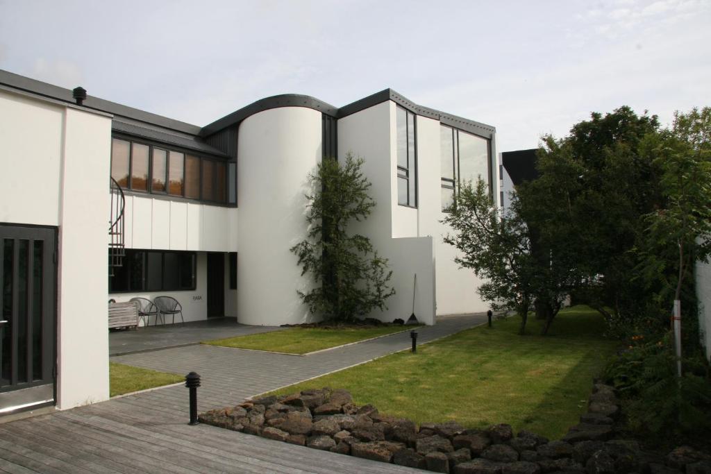a large white building with a courtyard at Skjálfandi in Húsavík