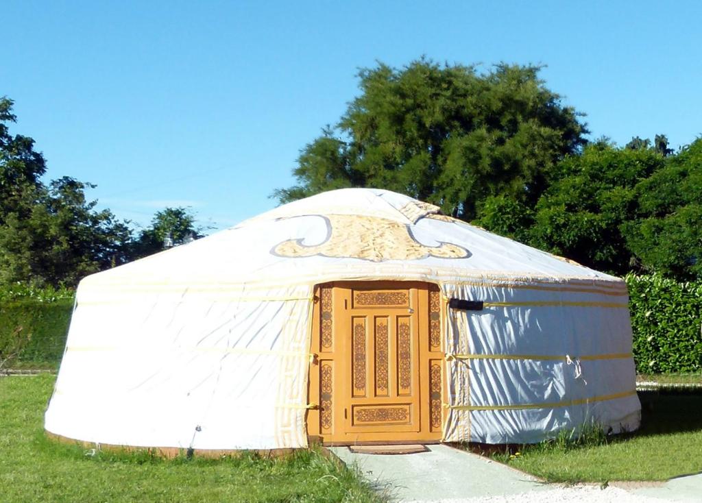 Wacky Stays - unique farm-stay glamping rentals, FREE animal feeding tours - Resim 16