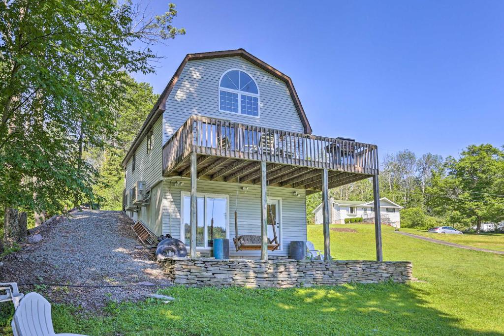 Acre Lake Chalet, 12 Mi to Elk Mountain Ski Resort, Kingsley (updated