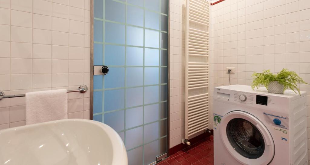 Zdjęcie z galerii obiektu JOIVY Suite Heart of Como 2 w Como