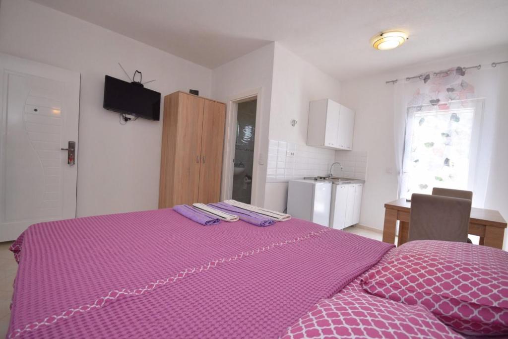 Postel nebo postele na pokoji v ubytování Subotic S apartmani