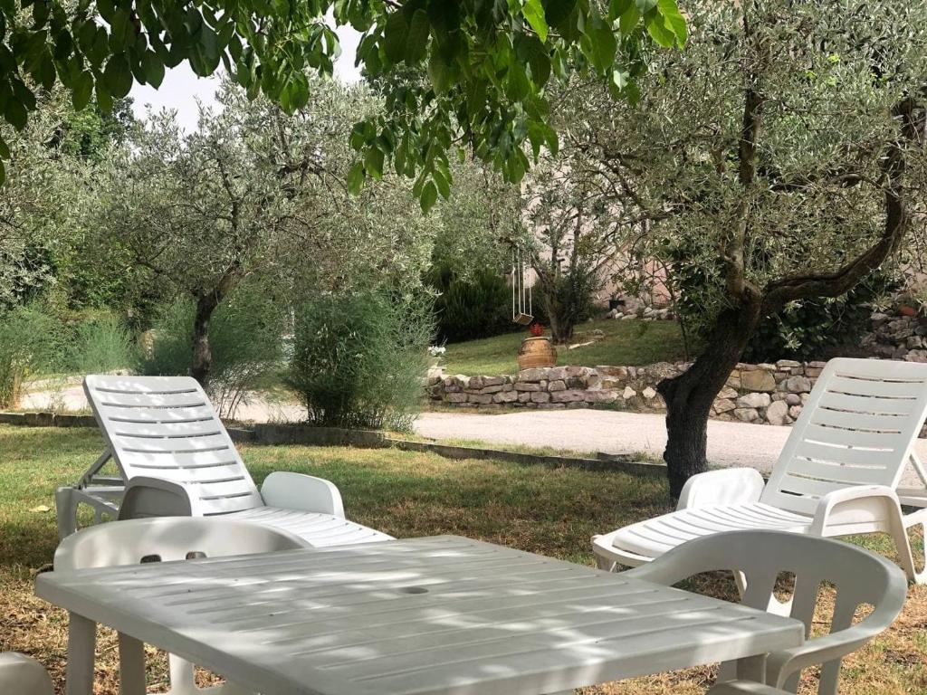 Zahrada ubytování Locazione in Appartamento sita in via Ponte di Ferro 2 b