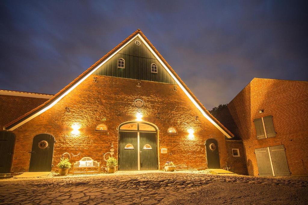 a large brick church with a green door at night at Nordseehof Brömmer in Wremen