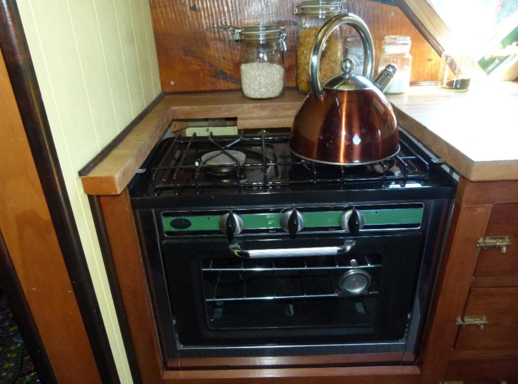 Wacky Stays - unique farm-stay glamping rentals, FREE animal feeding tours - Resim 27