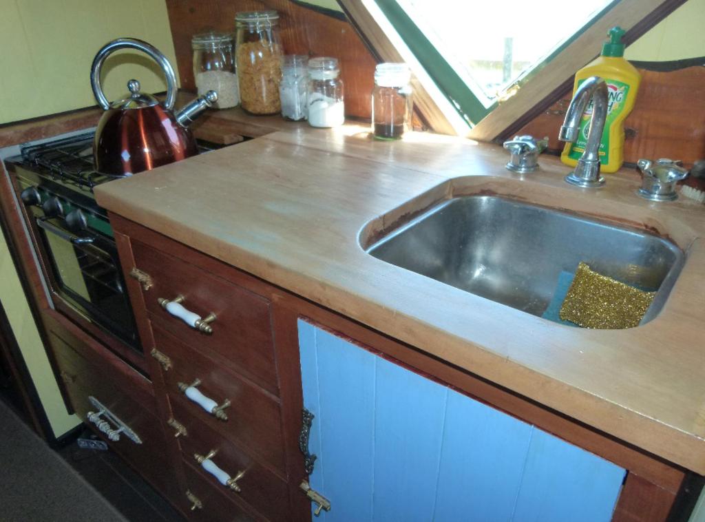 Wacky Stays - unique farm-stay glamping rentals, FREE animal feeding tours - Resim 29