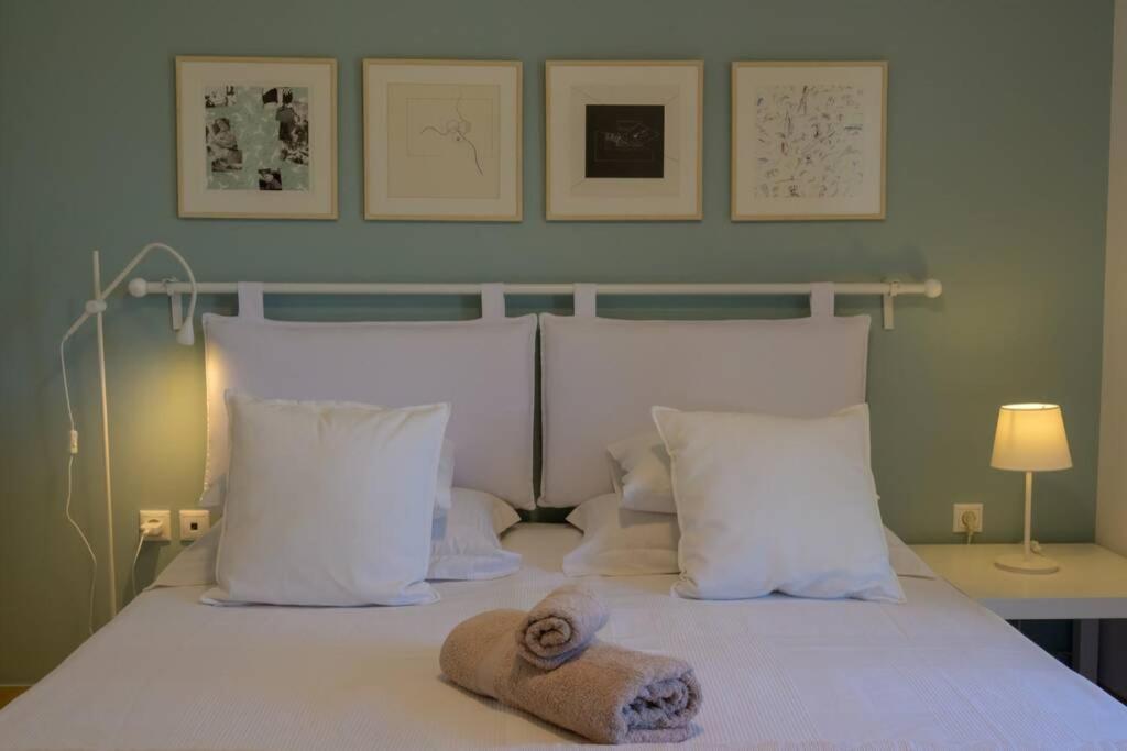 Postel nebo postele na pokoji v ubytování Villa Waves - Agios Nikolaos Anavyssos