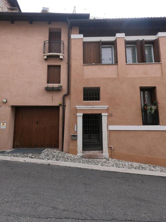 Budova, v ktorej sa apartmán nachádza
