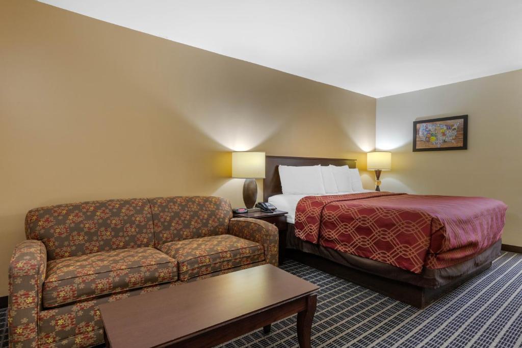 Postel nebo postele na pokoji v ubytování Econo Lodge