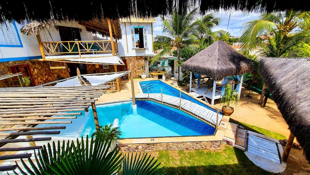 an overhead view of a swimming pool at a resort at Pousada Lua de Charme in Canoa Quebrada