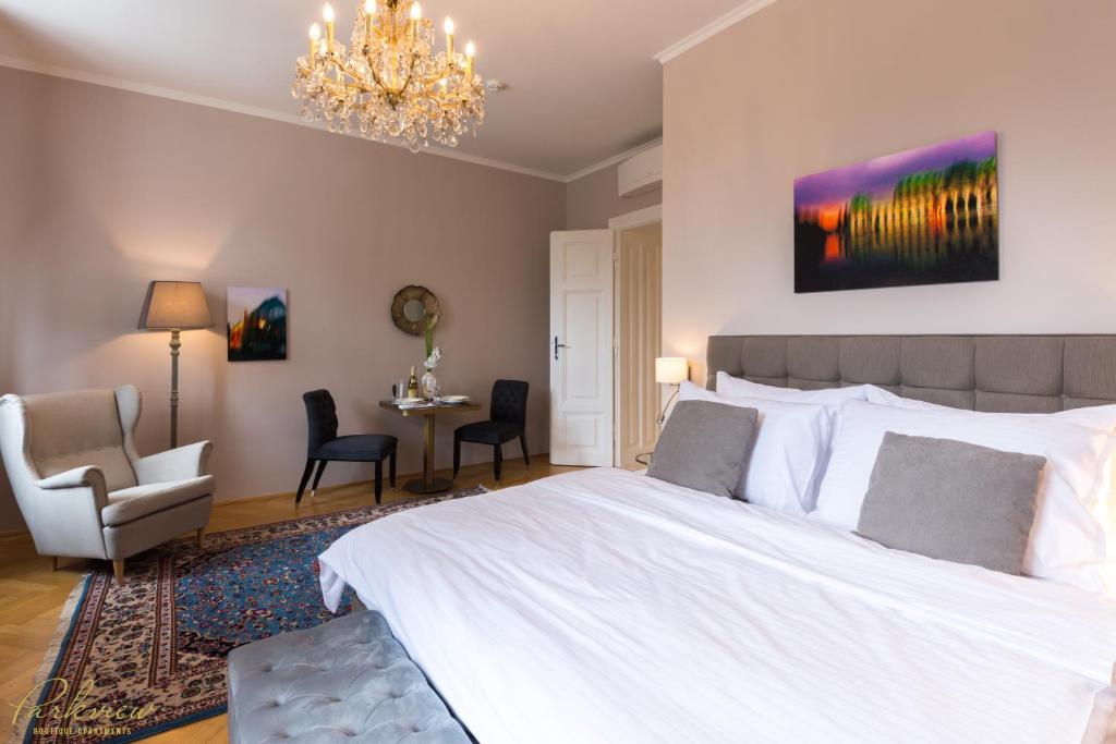 Posteľ alebo postele v izbe v ubytovaní Parkview Boutique Apartments
