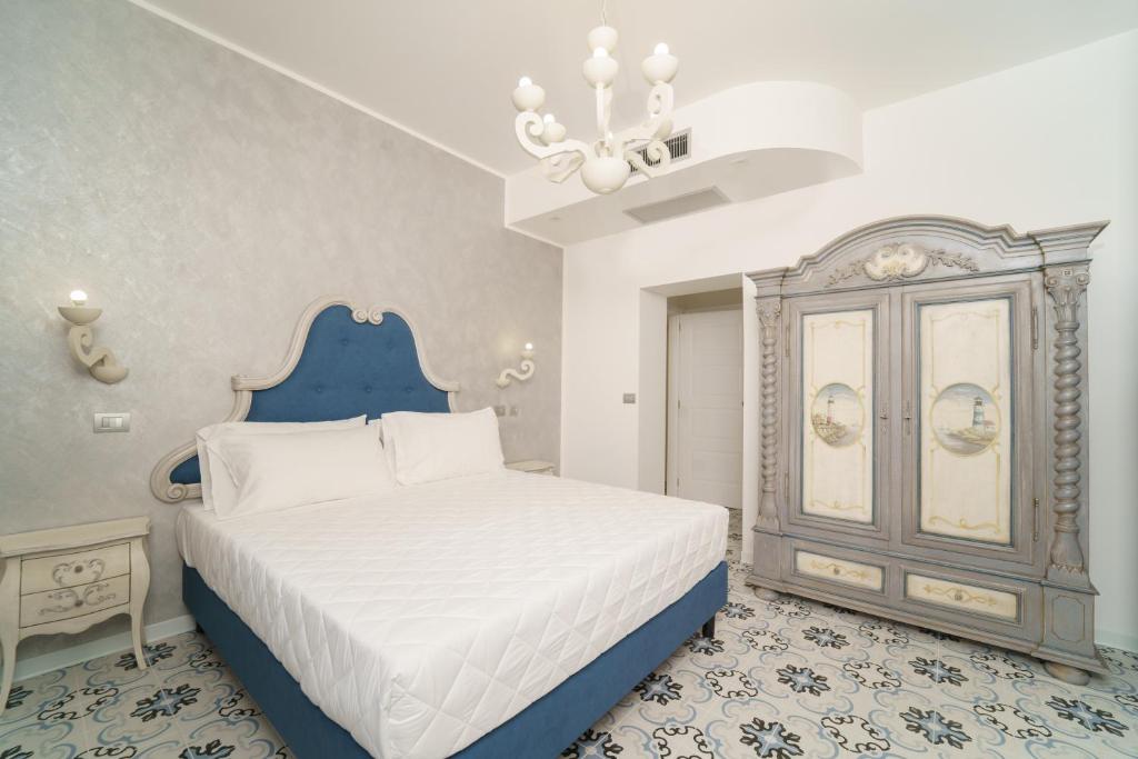 A bed or beds in a room at PLAZA Boutique Hotel - Tropea