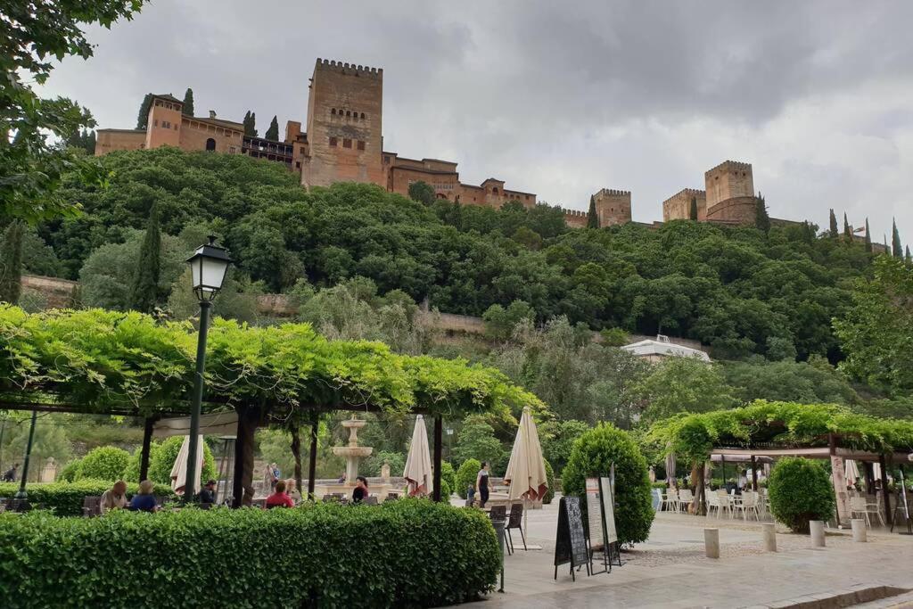 Embrujo de Granada - Free Parking - Paseo de los Tristes ...