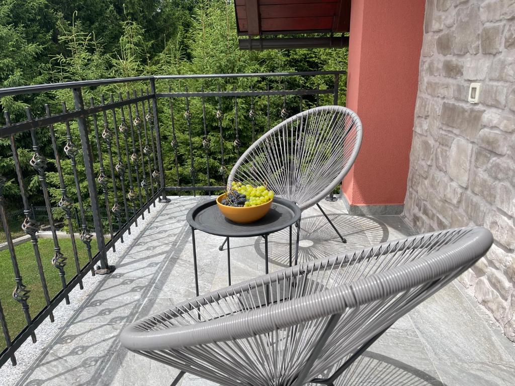 Balkón nebo terasa v ubytování Gorska Vila Lokvarsko jezero