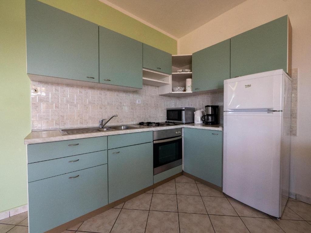 Kuchyň nebo kuchyňský kout v ubytování Apartments Ana