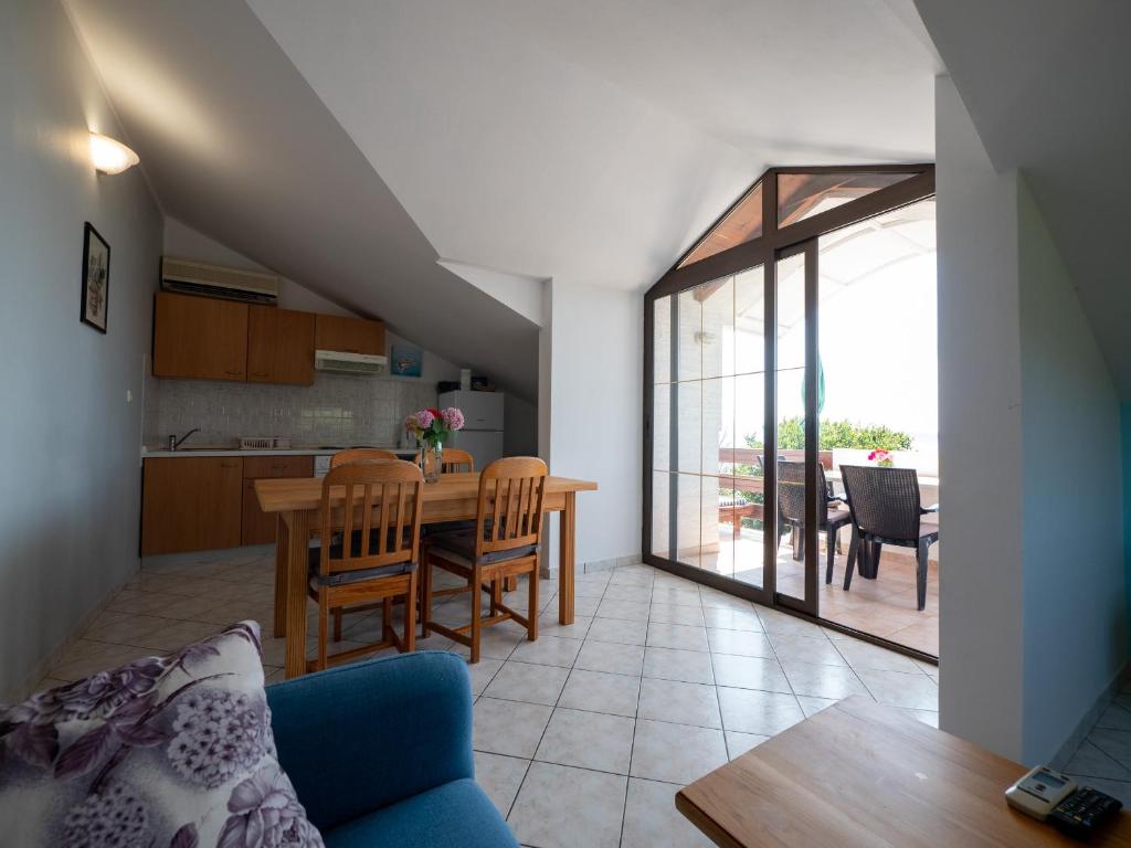 Kuchyň nebo kuchyňský kout v ubytování Apartments Ana