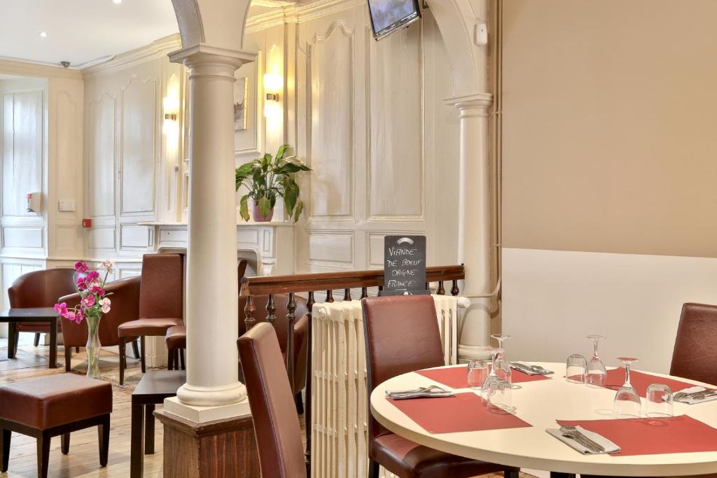 Posezení v ubytování Logis Hotel Auberge Dupuytren