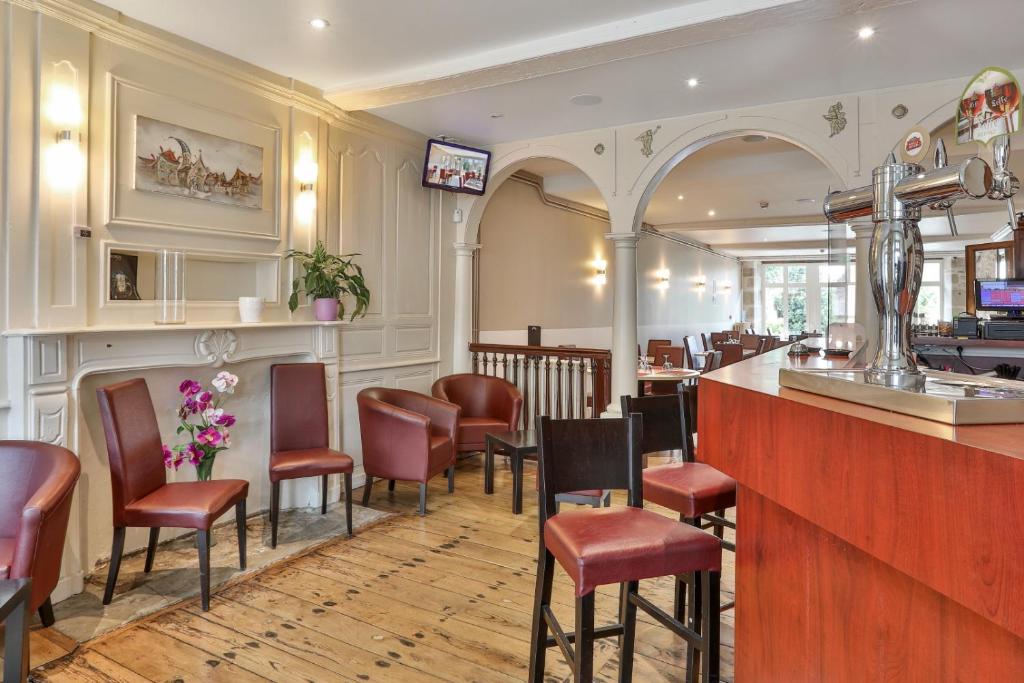 Posezení v ubytování Logis Hotel Auberge Dupuytren
