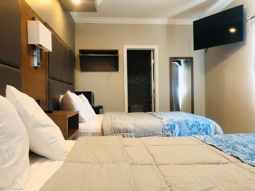 Postel nebo postele na pokoji v ubytování Coastal Sands Inn