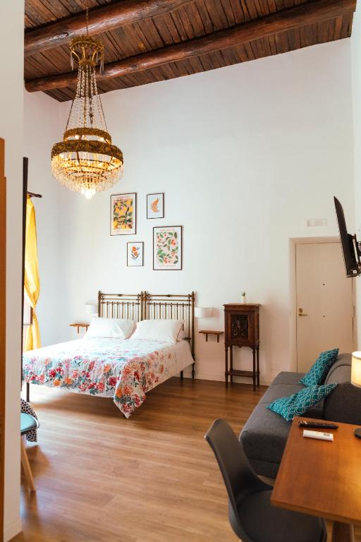 A bed or beds in a room at Relais CuoreNapoletano