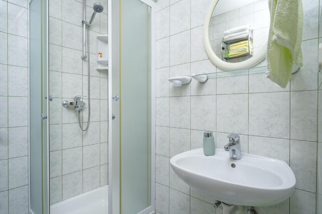 Koupelna v ubytování Apartments Zlata