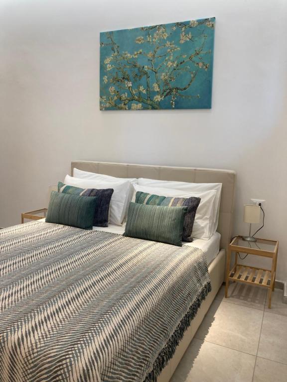 a bedroom with a bed with a painting on the wall at Neptune in Francavilla al Mare