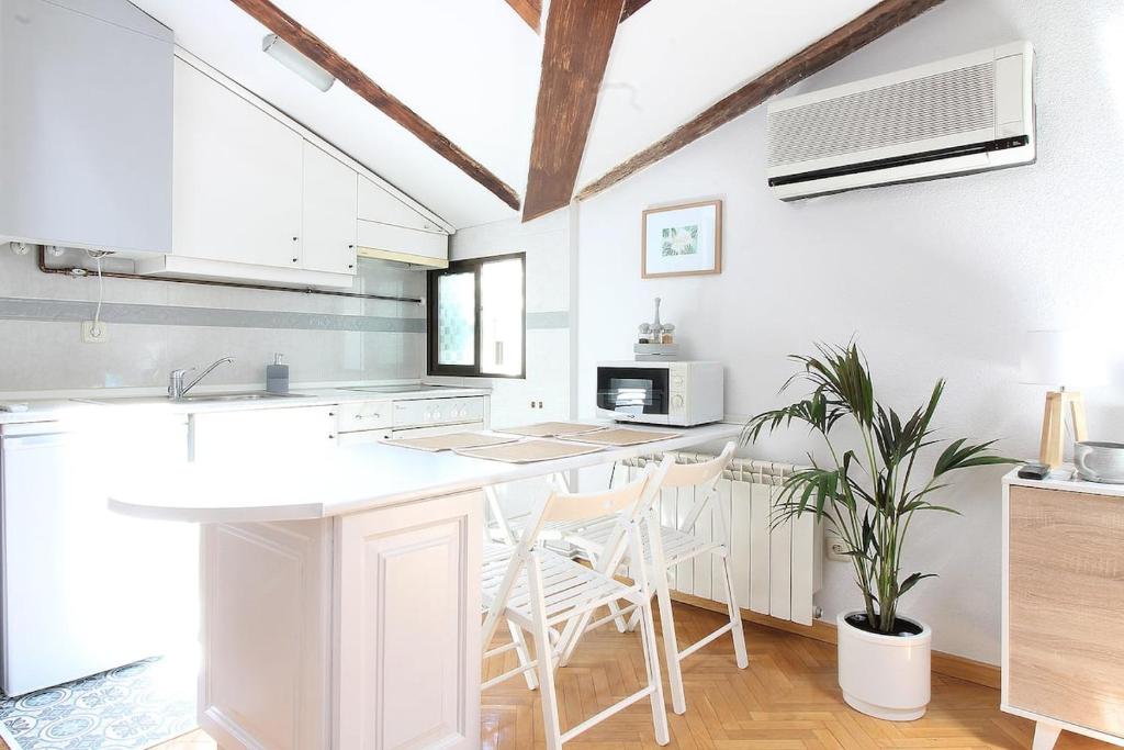 Charming Gran Vía IV - One-Bedroom Apartment