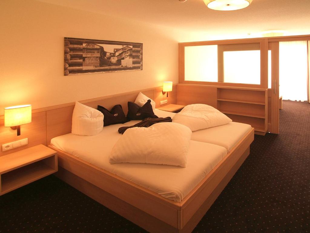 Postel nebo postele na pokoji v ubytování Hotel Röck Garni