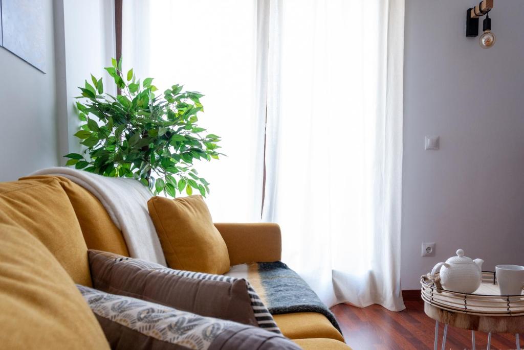 Posezení v ubytování Cal Xera - Acollidora planta baixa amb jardí privat i llar de foc