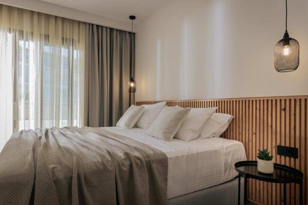 A bed or beds in a room at Alas Suites