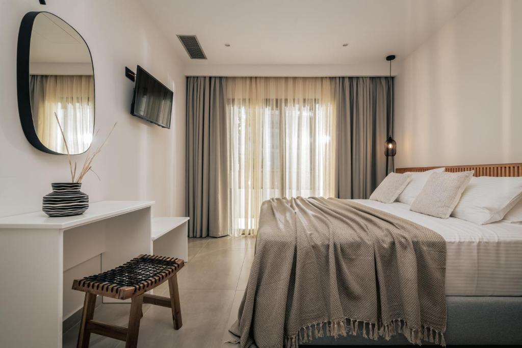 A bed or beds in a room at Alas Suites