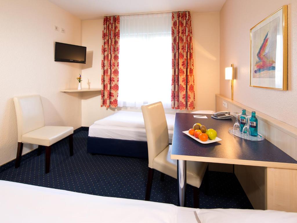 Postel nebo postele na pokoji v ubytování ACHAT Hotel Leipzig Messe