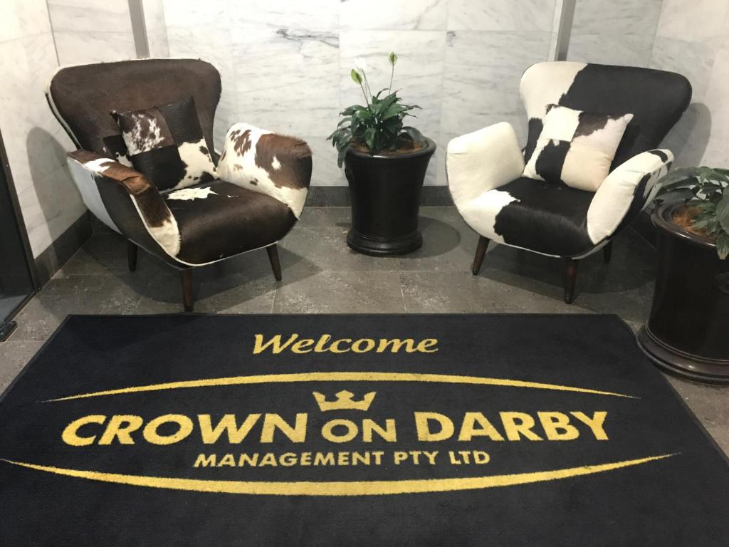Crown on Darby Newcastle - Resim 4