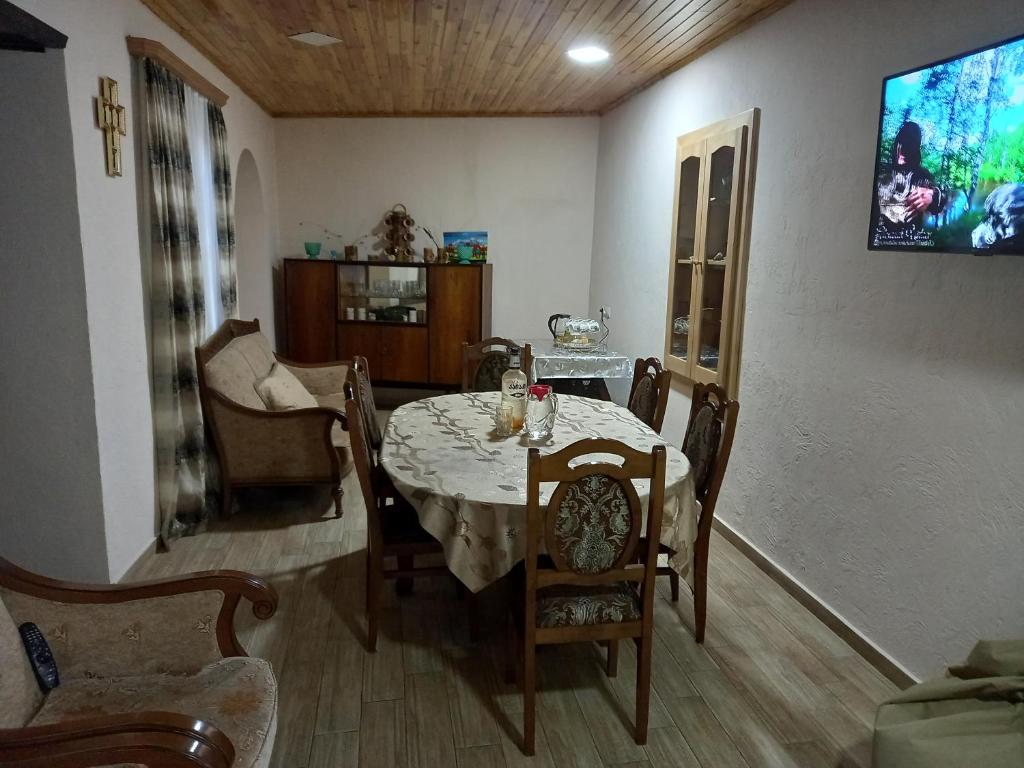 TV a/nebo společenská místnost v ubytování Spardishi tower