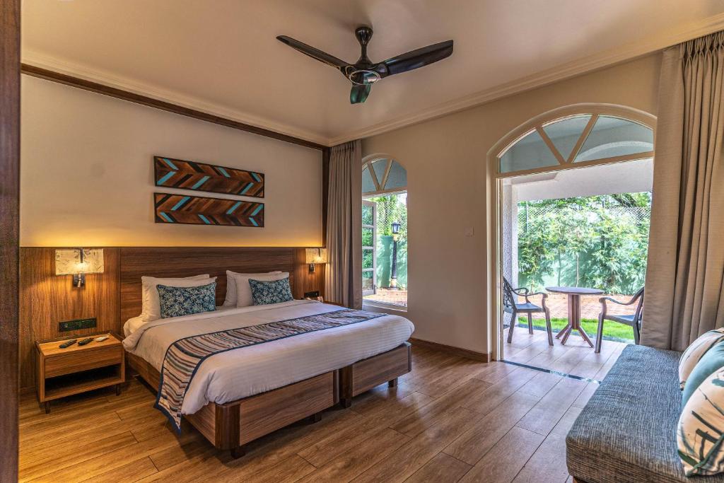 Кровать или кровати в номере Nanu Beach Resort & Spa