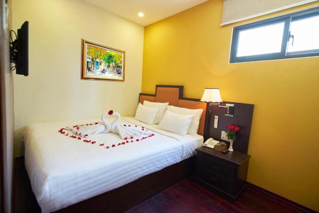 Giường trong phòng chung tại Aladin Hotel