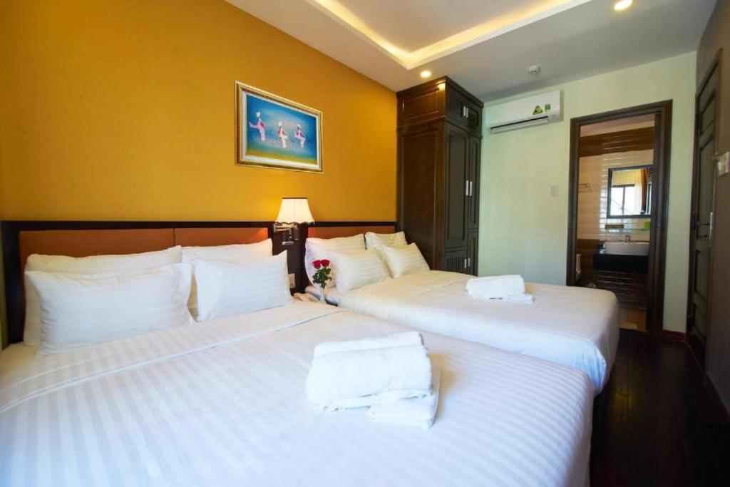 Giường trong phòng chung tại Aladin Hotel